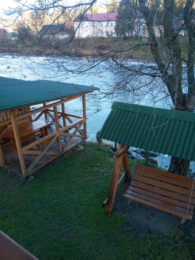 Yablunevyi Tsvit
